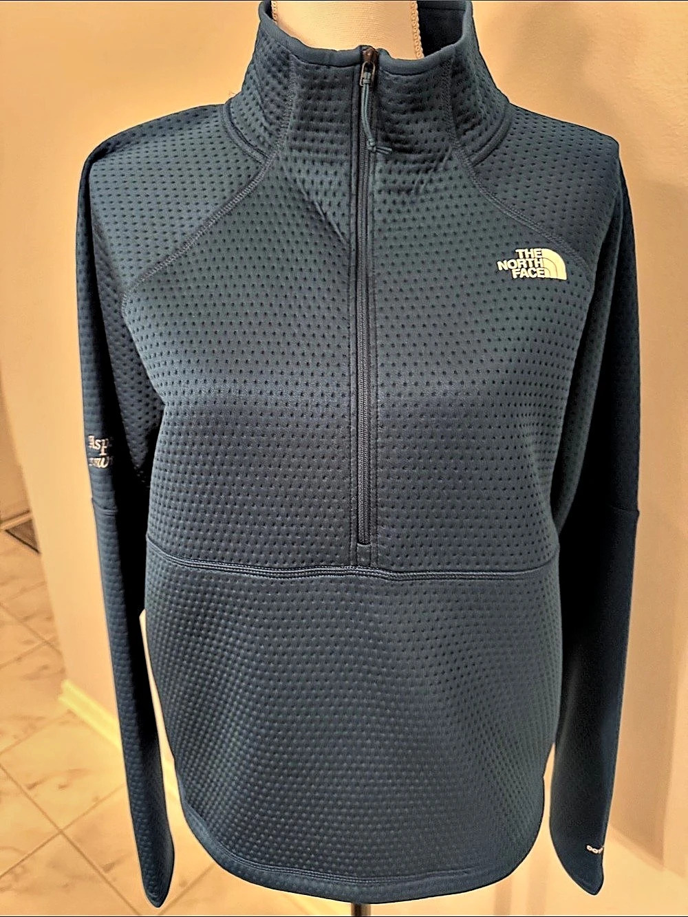 NWT The North Face 1/4-Zip Pullover